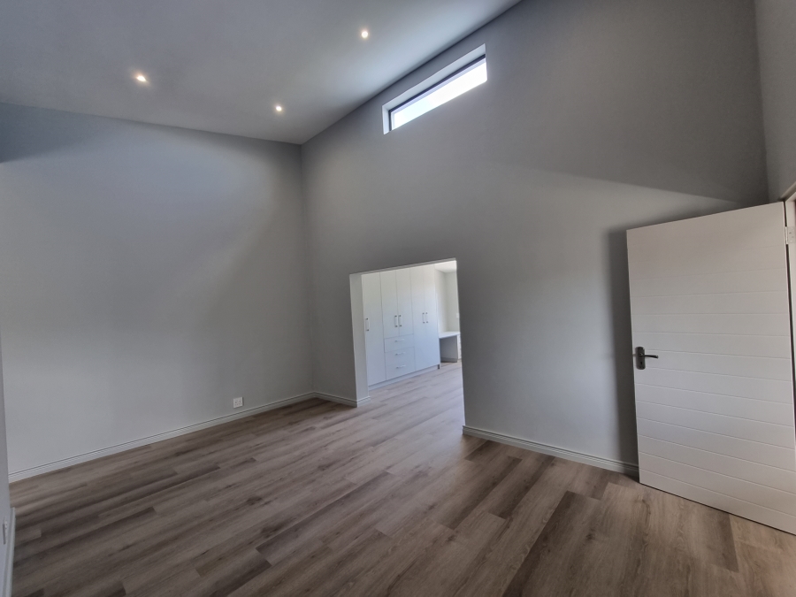To Let 4 Bedroom Property for Rent in Royal Ascot Western Cape